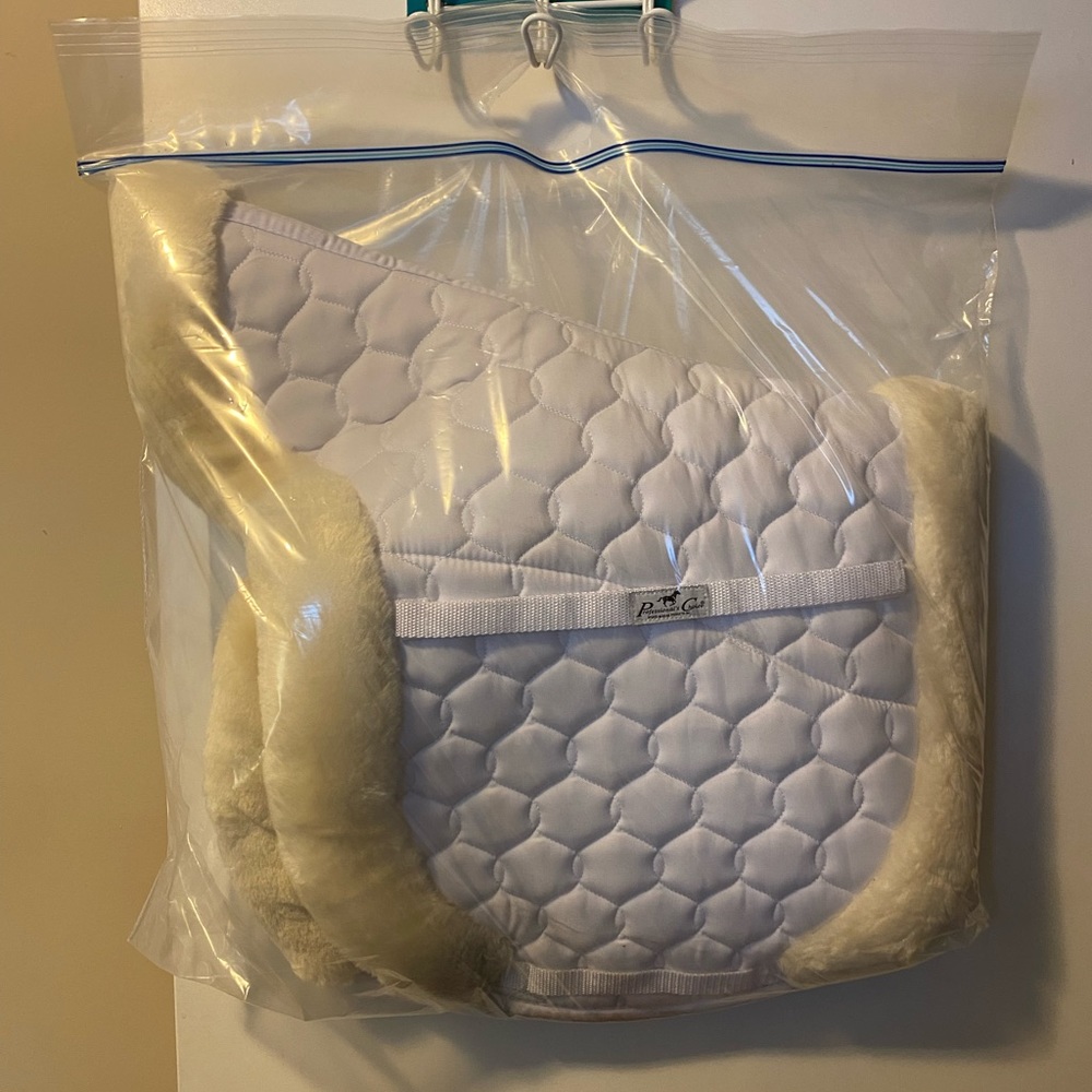 Professional's Choice Hunter Show Pad W/ VenTECH Lining.